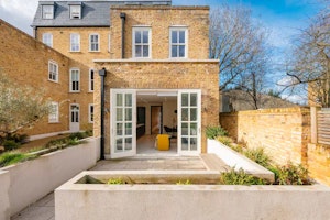 Garden Abode image 9