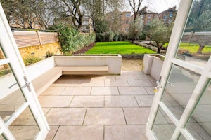 Garden Abode image 6