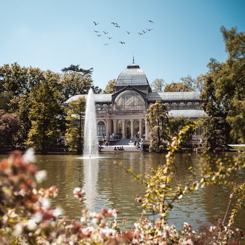 Take a stroll by the lake in El Retiro Park