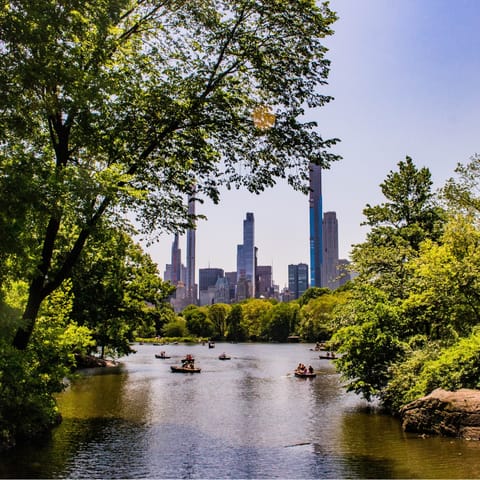 Stroll through the city to discover the beautiful Central Park