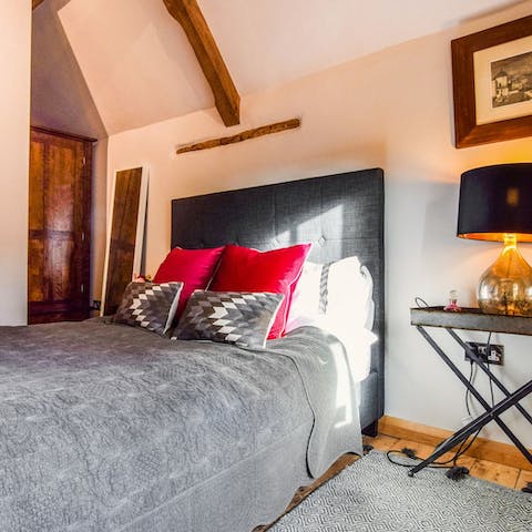 Enjoy a tranquil night's sleep in the calm of the Cotswolds