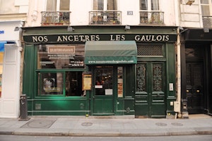Vintage Parisienne Chic image 3