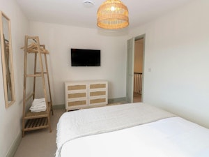 Cromer Contemporary image 11