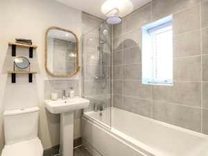 Cromer Contemporary image 10