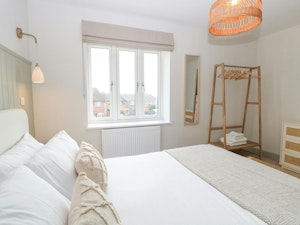 Cromer Contemporary image 9