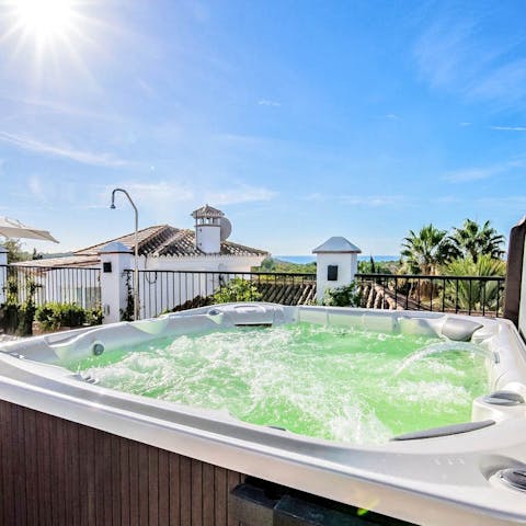 Relax in the luxious jacuzzi