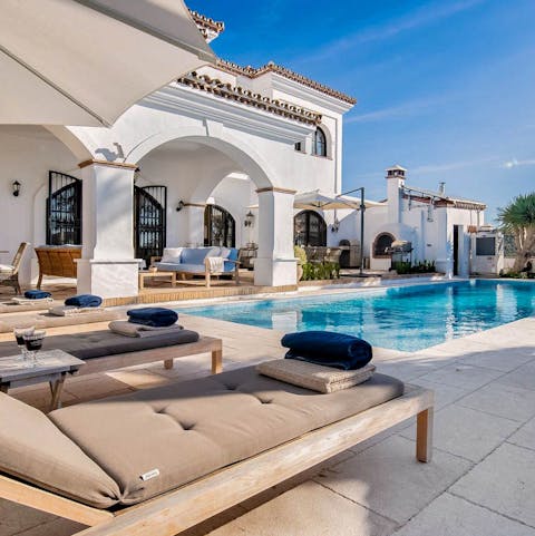 Lounge by the private swimming pool 