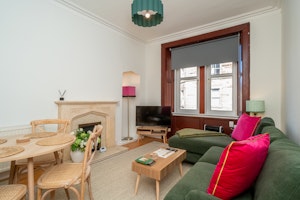 Edinburgh Reverie image 11