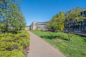 Edinburgh Reverie image 9