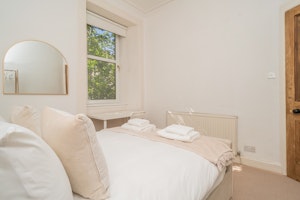 Edinburgh Reverie image 6