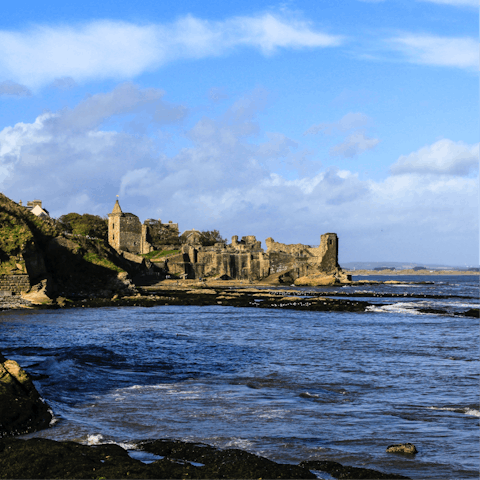 Enjoy a day trip to St Andrews, just fifteen minutes away by car