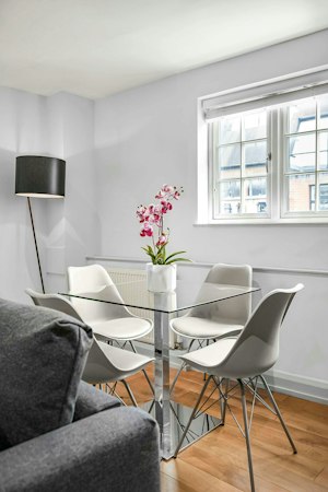 Carnaby Cosy image 9