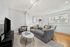 Carnaby Cosy image 3