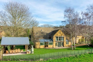 Honey Village Grandeur image 1