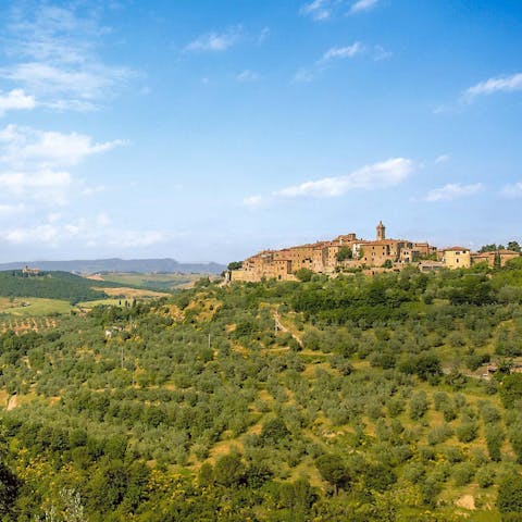 Explore Castelmuzio and the countryside of Tuscany, right on your doorstep