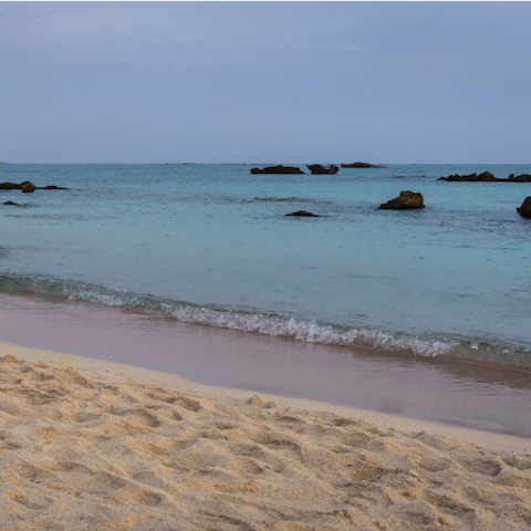 Enjoy panoramic scenes of the sea and the famous Dia's Island