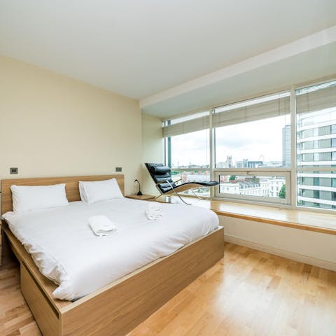 Wake up in the calm, minimalist bedroom before enjoying your coffee here over views of the Thames