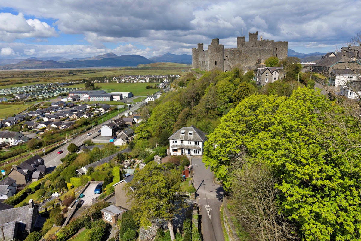 Castle & Dune, Wales