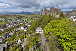 Castle & Dune image 1