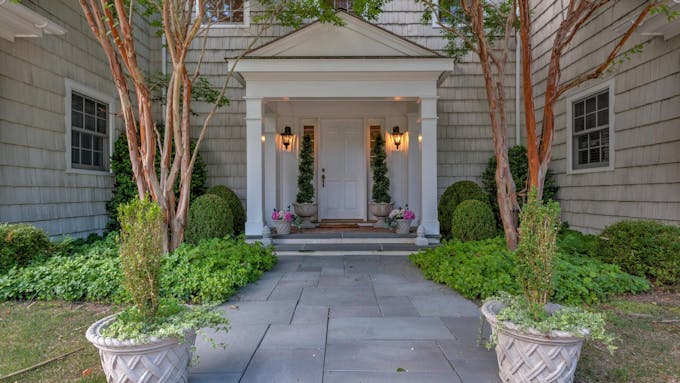 A Manicured Moment