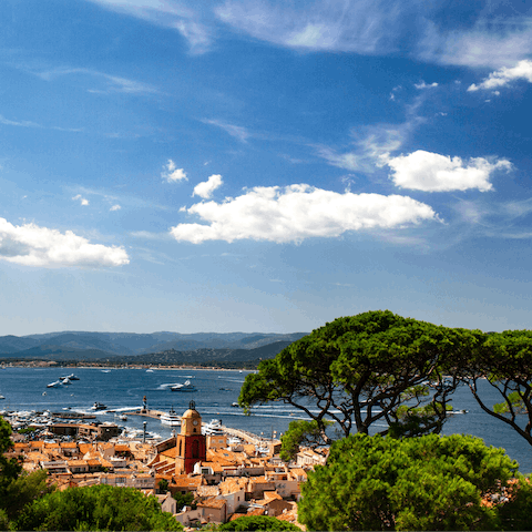 Take a fifteen-minute drive to the fabled Saint-Tropez 