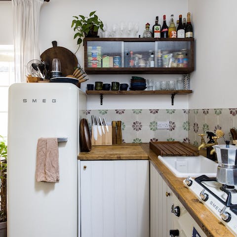Make the most of high-end appliances in a super-cute kitchen