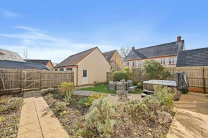 Foxfields Promenade image 9