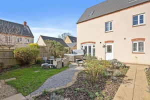 Foxfields Promenade image 3