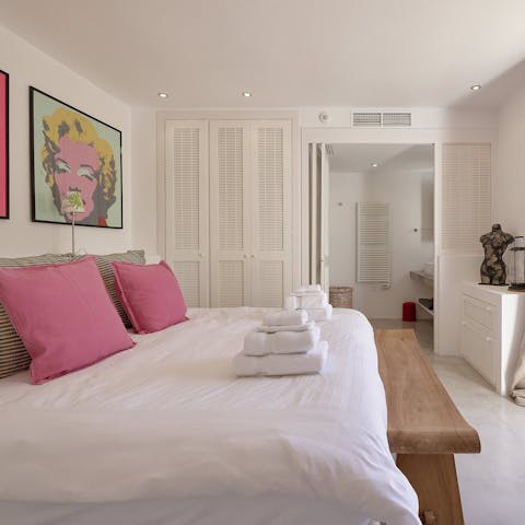 Wake up well-rested in the plush bedrooms and get ready for another day of island adventures