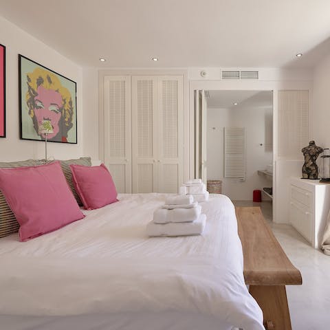 Wake up well-rested in the plush bedrooms and get ready for another day of island adventures