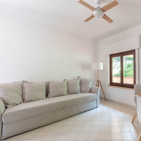 Chill out with your fellow guests in the air-conditioned living room