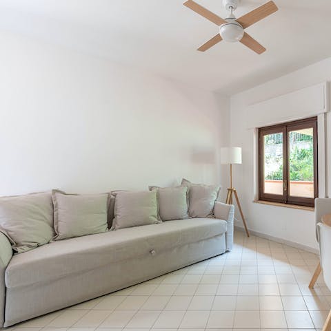 Chill out with your fellow guests in the air-conditioned living room