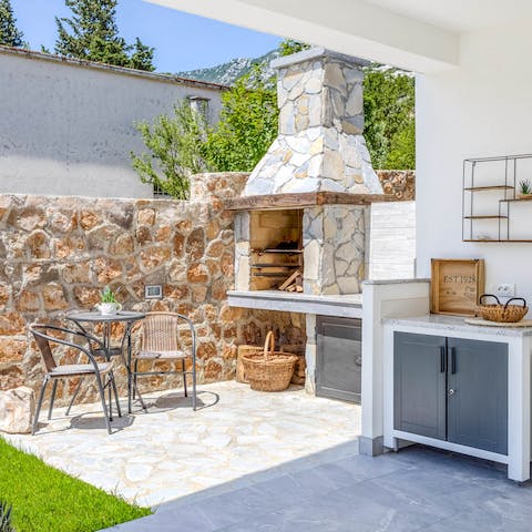 Get grilling on the traditional built-in brick barbecue