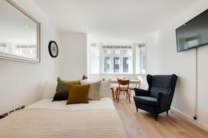 London Lifestyle image 2