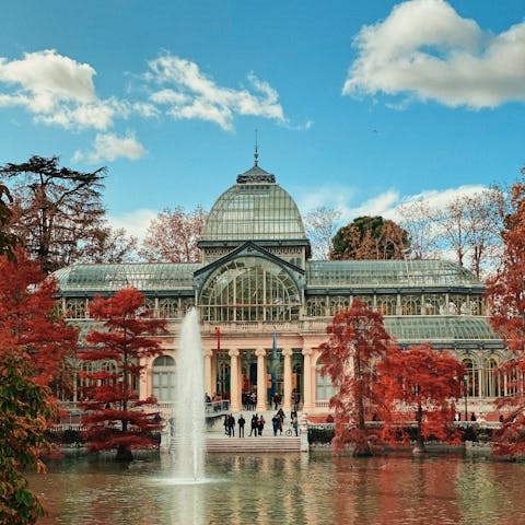 Enjoy a leisurely afternoon stroll, or heart-pumping morning run around El Retiro – Madrid's iconic park is just a few hundred metres from your apartment