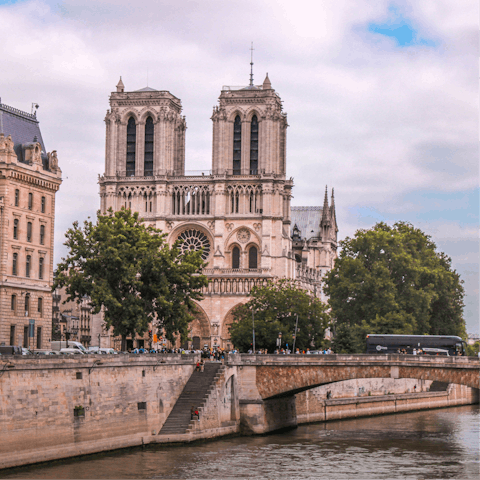 Stay in the heart of Paris, 500m from Notre Dame cathedral