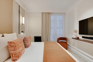 Paris Jewel image 3