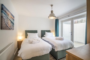 Silver Breeze image 13