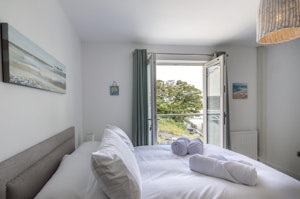 Silver Breeze image 2