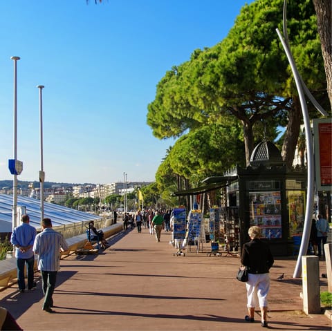 Head to La Croisette, just two minutes walk away from home. Morning and Evening runs hit different here