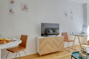 Sunlit Studio image 10
