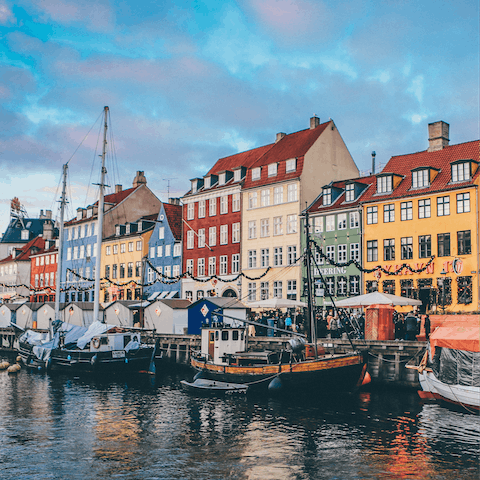 Stroll to the bars and restaurants of Nyhavn
