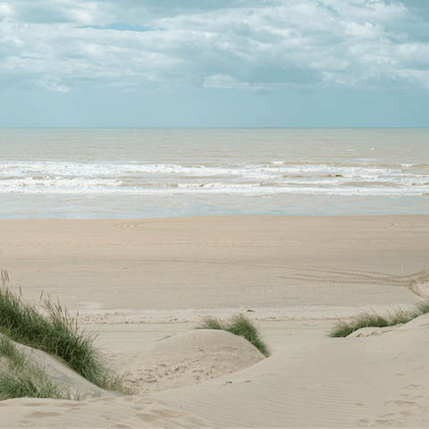 Walk or drive to the nearby pebbly beaches of Winchelsea and Rye Harbour, or to the sandy expanse of Camber