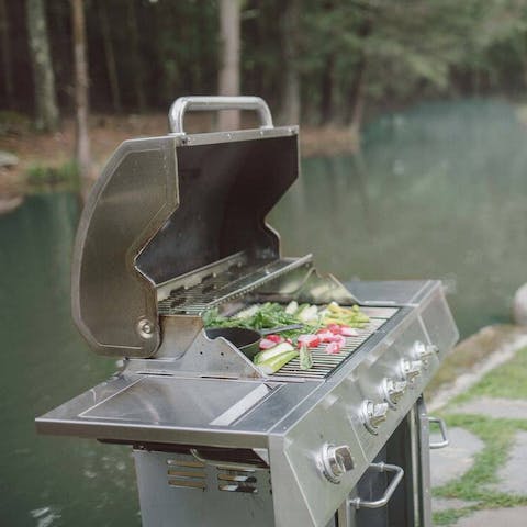 Fire up the barbecue and dine by the creek