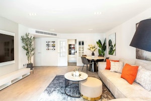 Thames Trends image 11