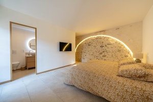 Wisteria & Vaults image 2