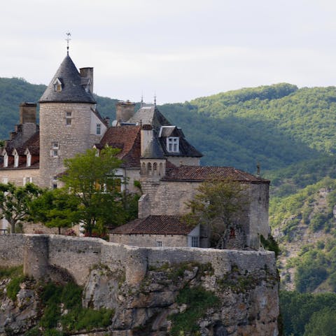 Explore the Dordogne region