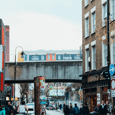 Explore vibrant East London from your starting point in Bethnal Green