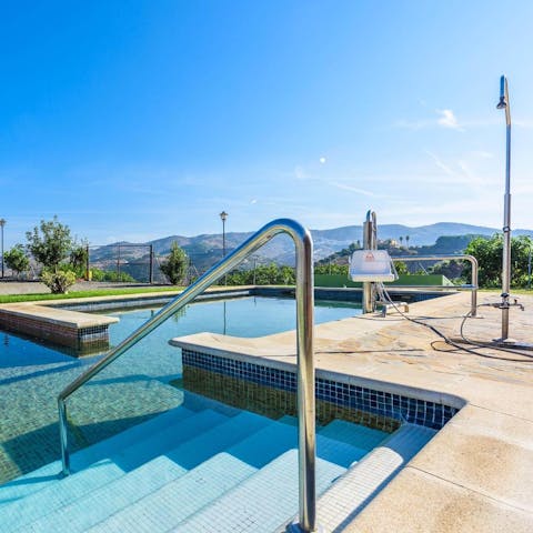 Rest assured that everyone can access the water, thanks to this helpful pool lift