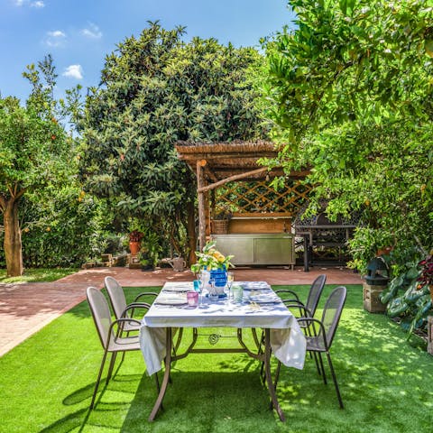 Enjoy a lazy dinner in the garden as the day draws to a close
